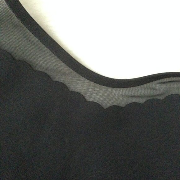 Victoria's Secret Incredible Ultra Light Sport Bra NWT - Picture 4 of 6